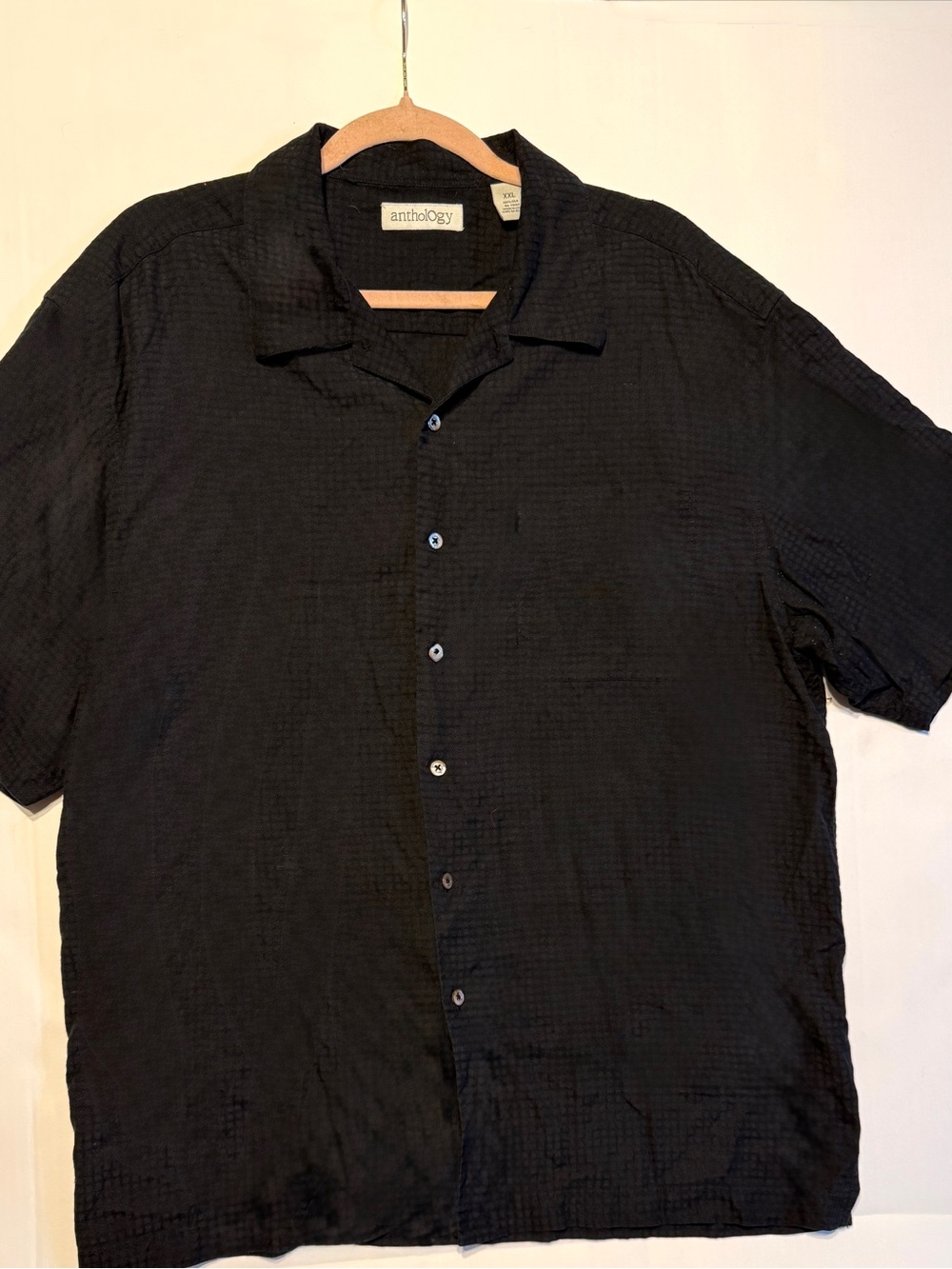 100% Silk Anthology Black Short-Sleeve Textured Collar Button-Down Shirt